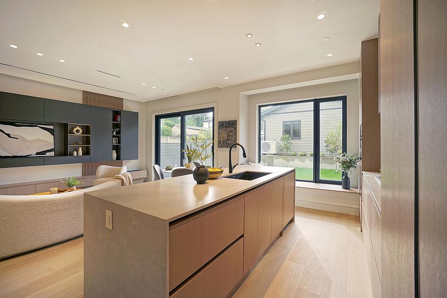 2 3460 W 14th Avenue