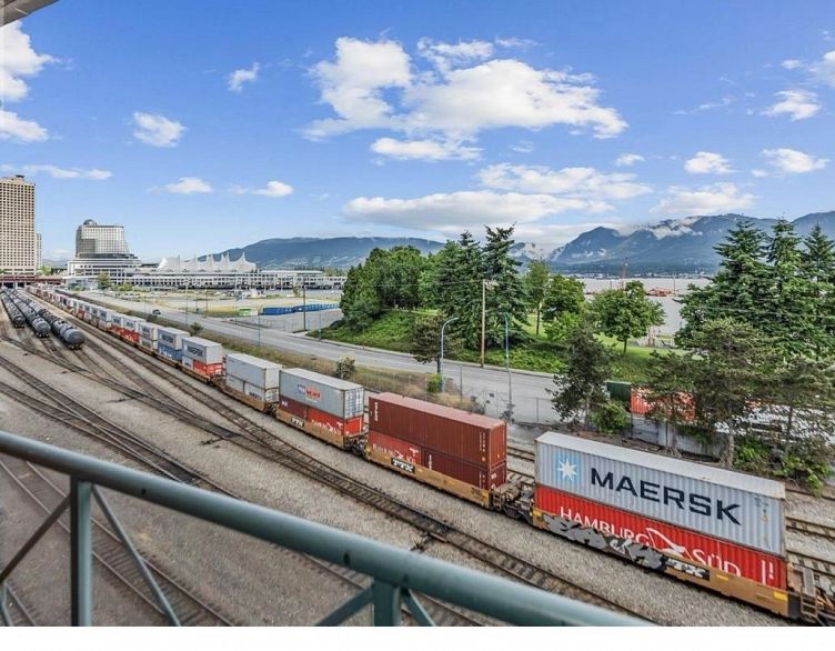 604 55 Alexander Street