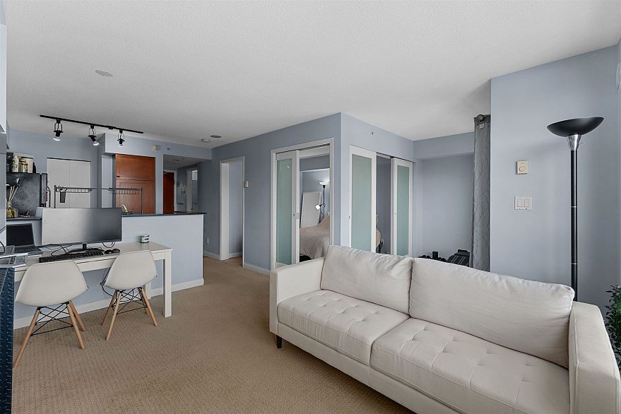 604 55 Alexander Street