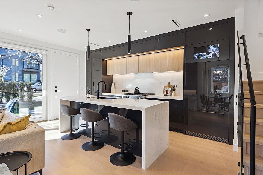 1 3081 W 14th Avenue