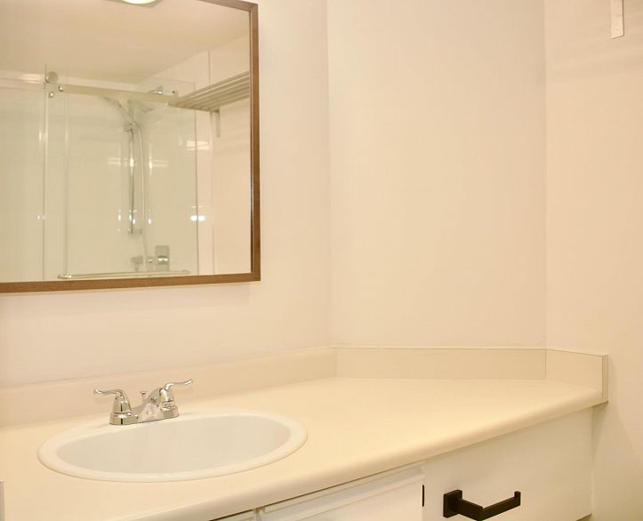 402 1230 Comox Street