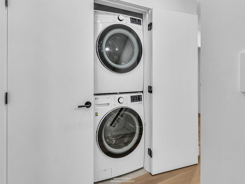 1 3118 Windsor Street