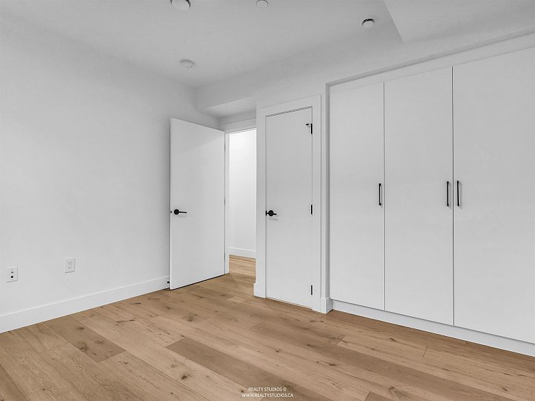 1 3118 Windsor Street