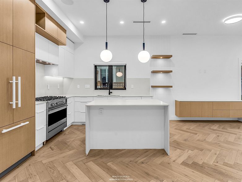 1 3118 Windsor Street