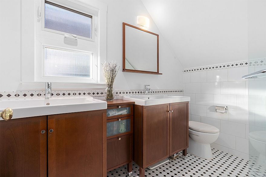 2311 YEW STREET, Vancouver BC V6K 3H1