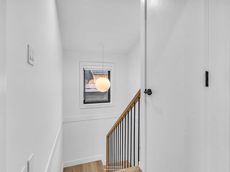 1 3118 Windsor Street