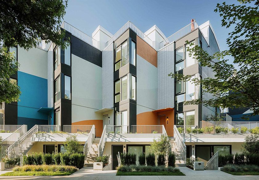 209 322 E 15th Avenue