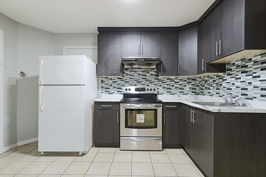 8068 146 STREET, Surrey BC V3S 9Y5