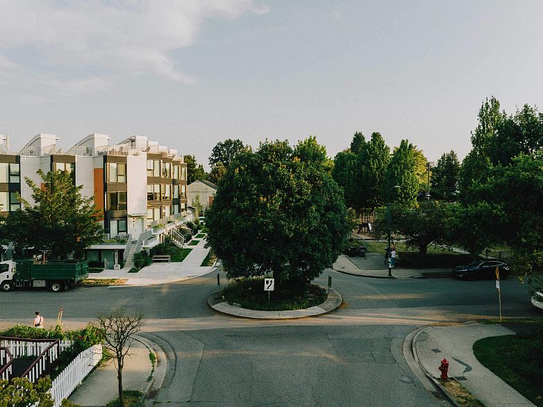 209 322 E 15th Avenue