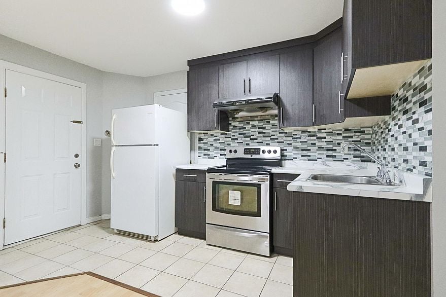 8068 146 STREET, Surrey BC V3S 9Y5