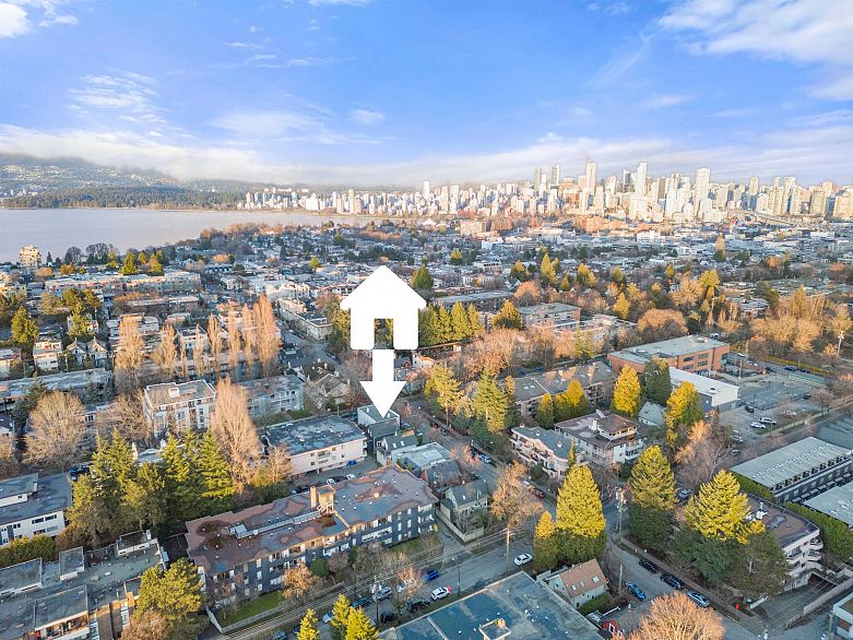 2311 YEW STREET, Vancouver BC V6K 3H1