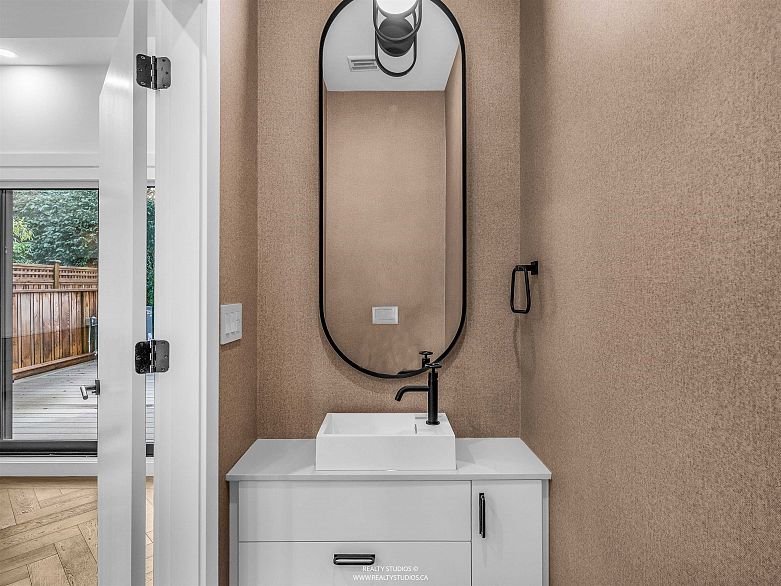 1 3118 Windsor Street