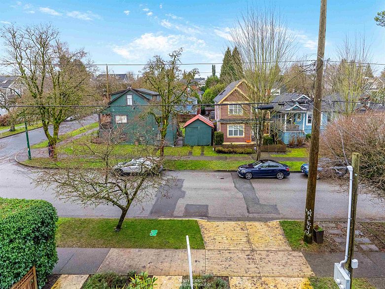 1 3118 Windsor Street