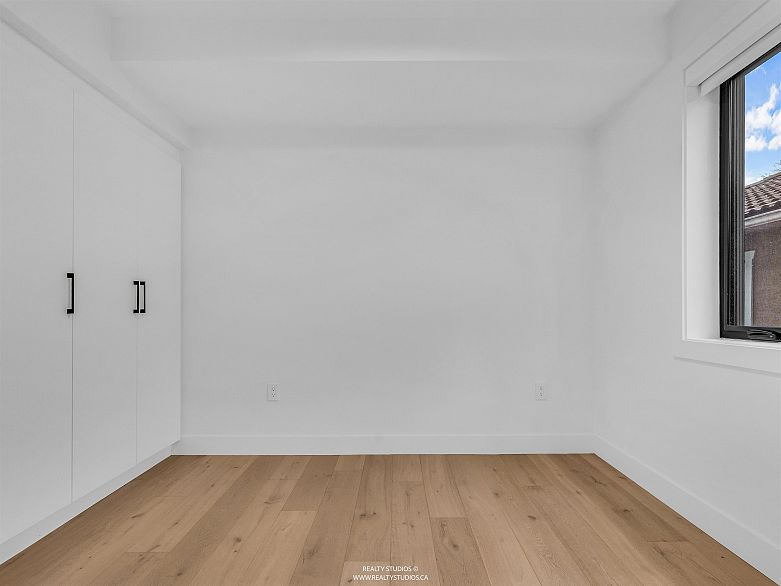 1 3118 Windsor Street