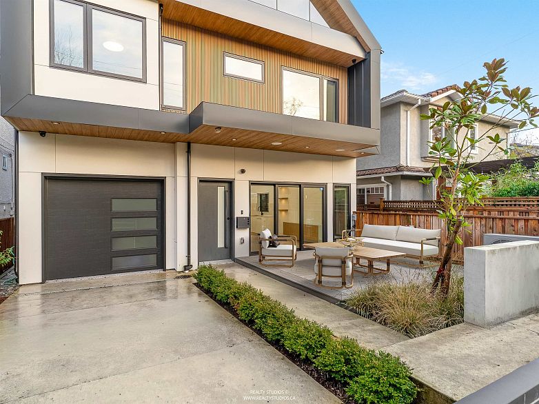 1 3118 Windsor Street