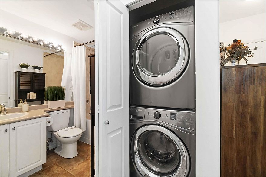 104 2755 Maple Street