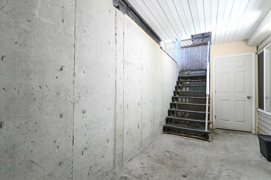 8068 146 STREET, Surrey BC V3S 9Y5