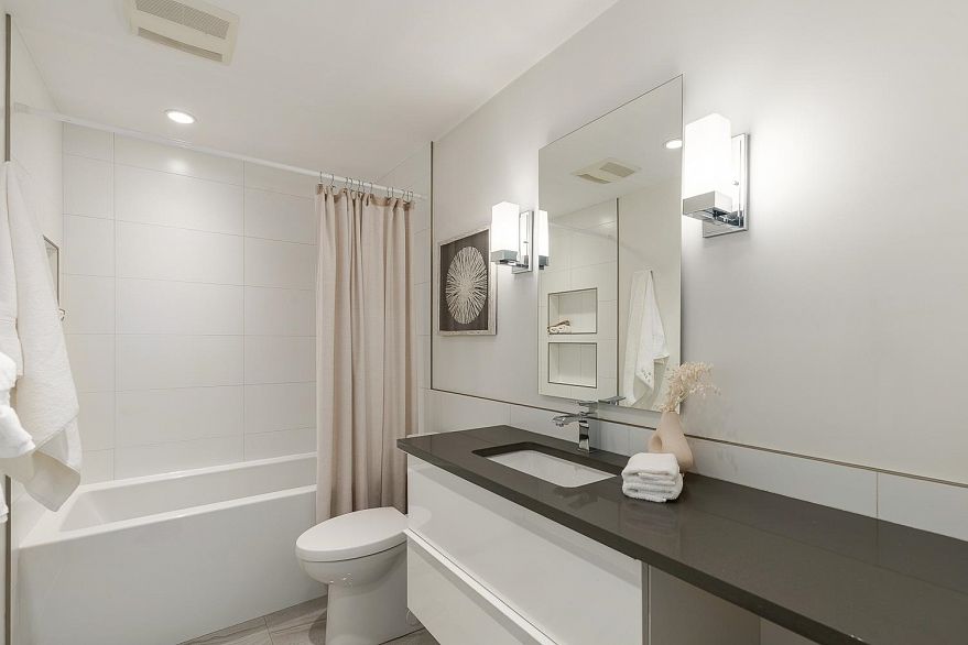 105 1963 W 3rd Avenue