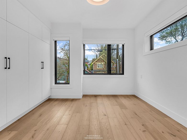 1 3118 Windsor Street