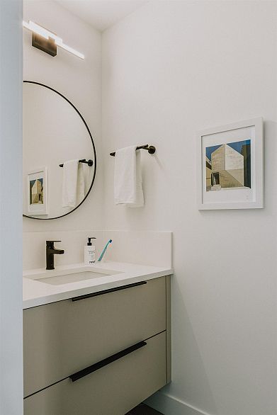 209 322 E 15th Avenue