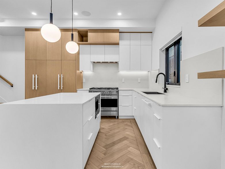 1 3118 Windsor Street