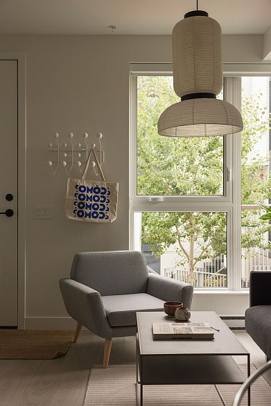 209 322 E 15th Avenue