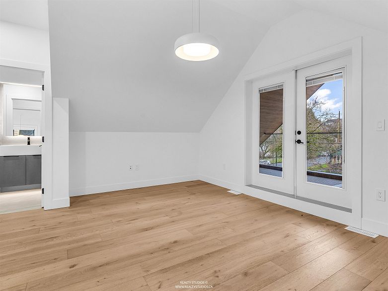 1 3118 Windsor Street