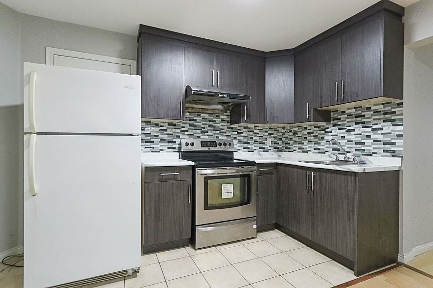 8068 146 STREET, Surrey BC V3S 9Y5