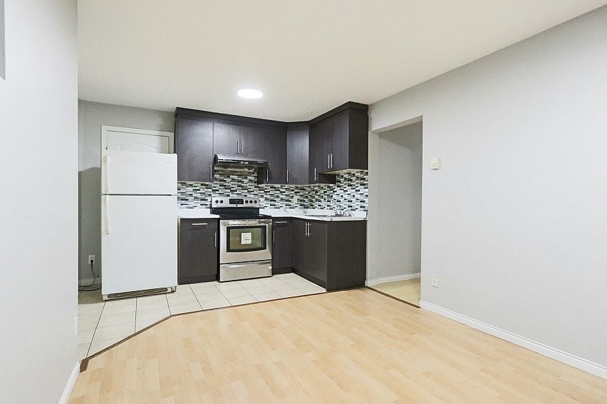 8068 146 STREET, Surrey BC V3S 9Y5