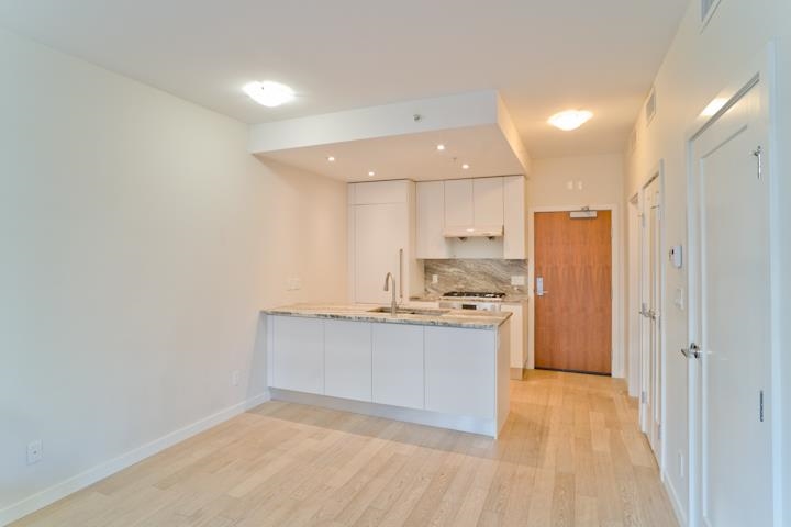 302 2033 W 10th Avenue