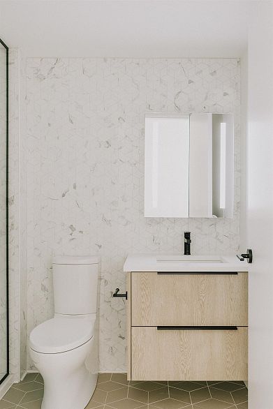 209 322 E 15th Avenue