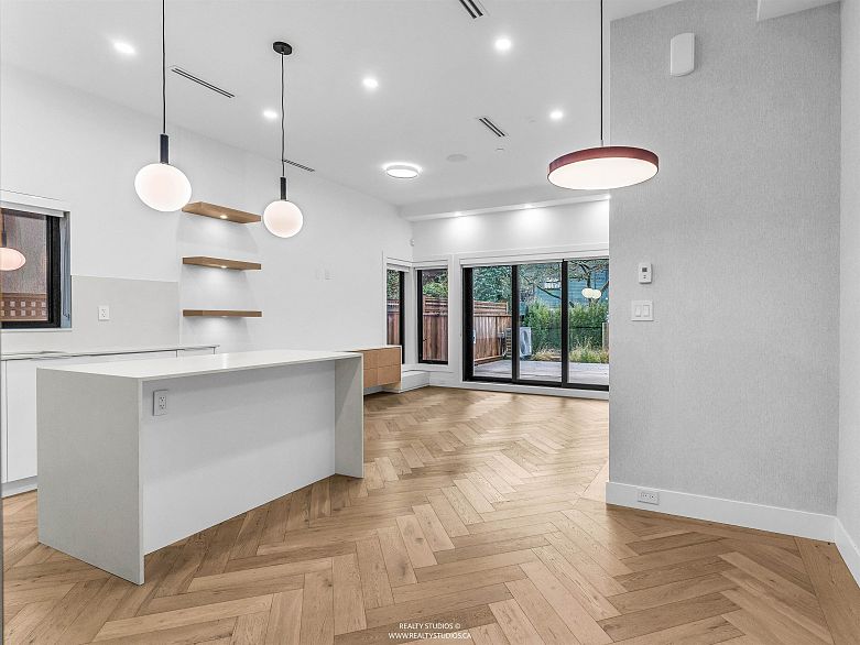 1 3118 Windsor Street