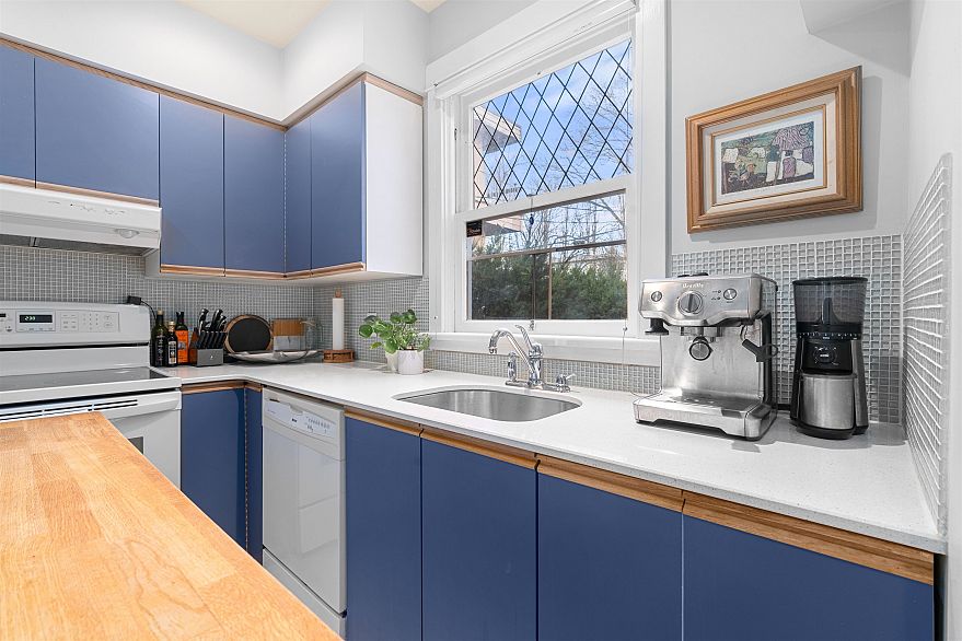 2311 YEW STREET, Vancouver BC V6K 3H1