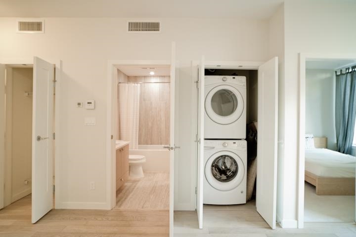 302 2033 W 10th Avenue