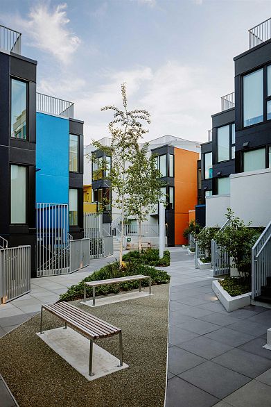 209 322 E 15th Avenue