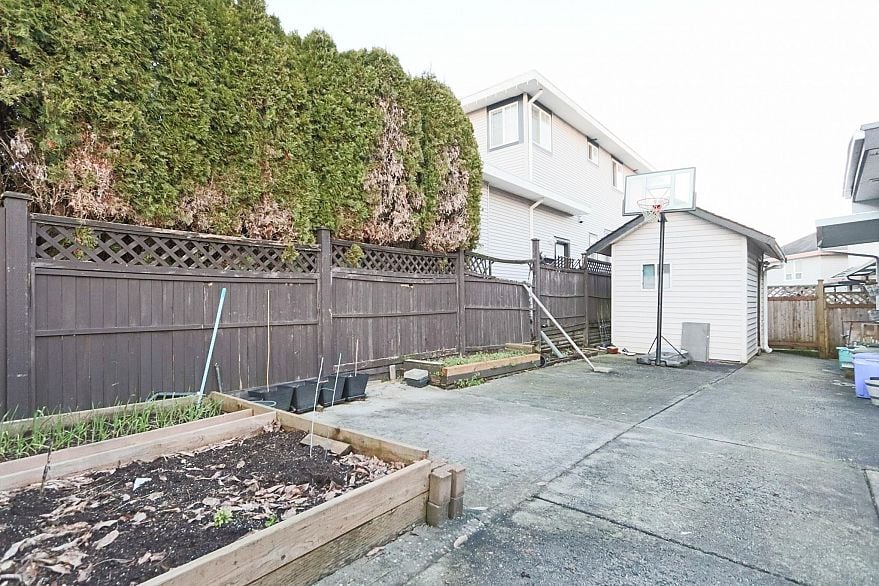 8068 146 STREET, Surrey BC V3S 9Y5