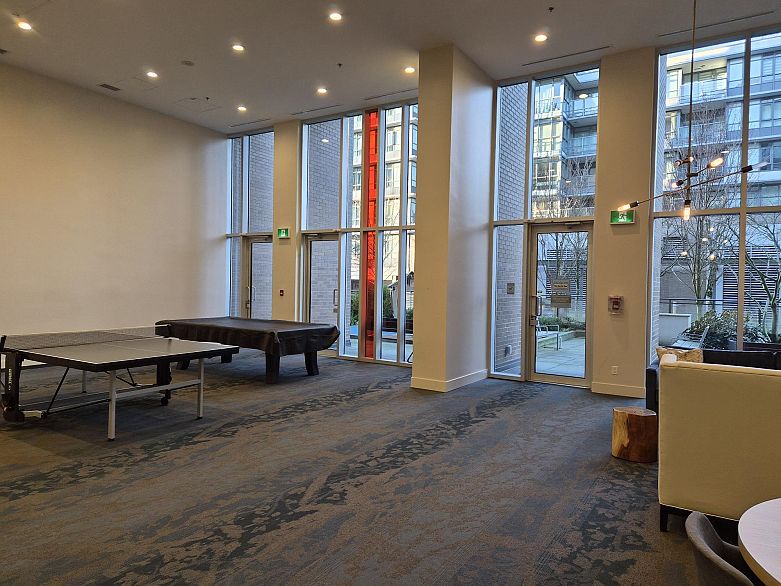 317 2033 W 10th Avenue