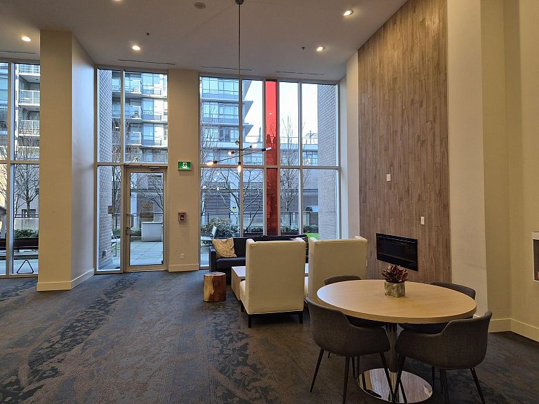 317 2033 W 10th Avenue