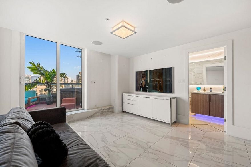 19A 199 Drake Street