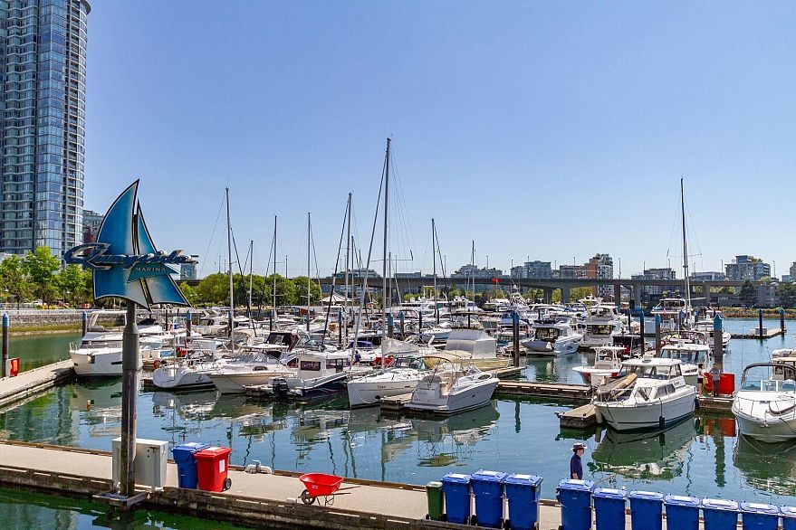 302 1228 Marinaside Crescent