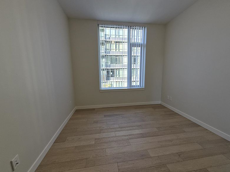 317 2033 W 10th Avenue