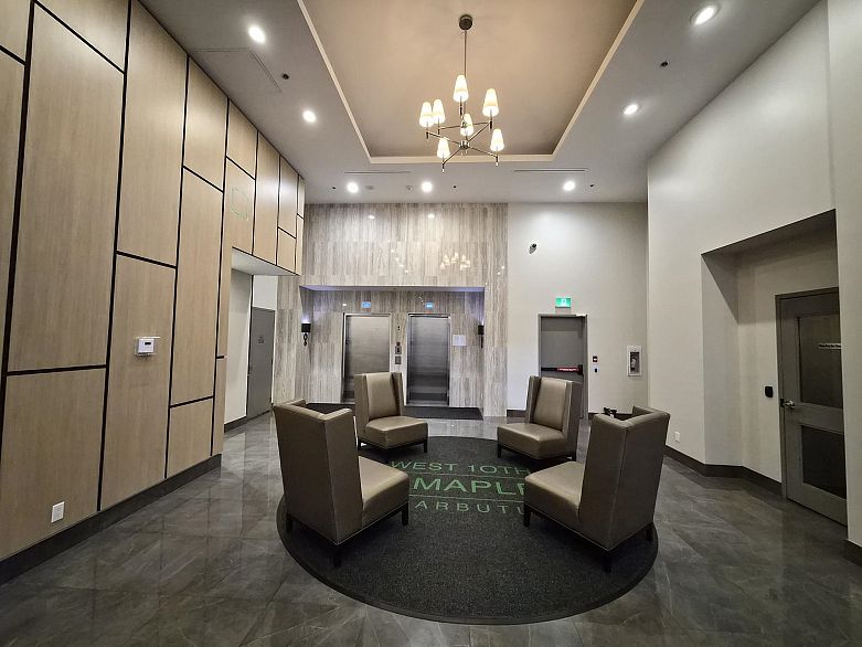 317 2033 W 10th Avenue