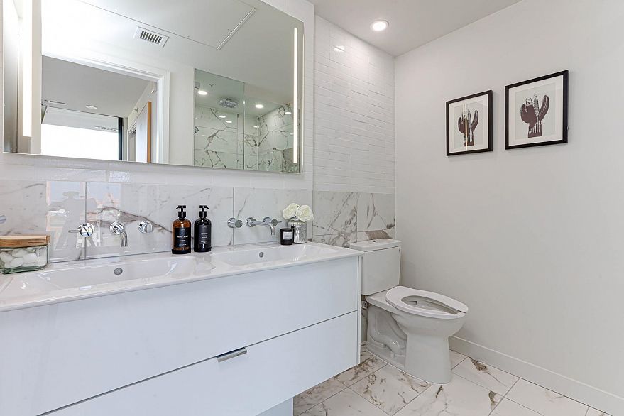 903 239 Keefer Street