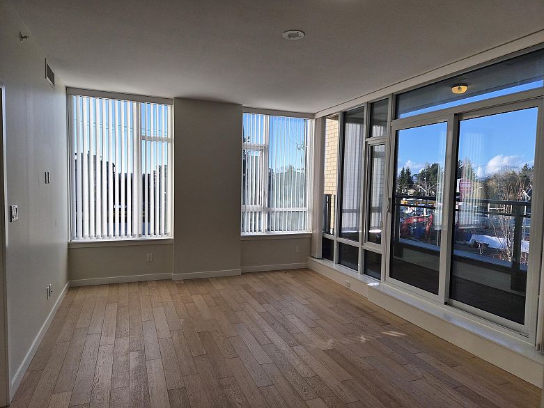 317 2033 W 10th Avenue