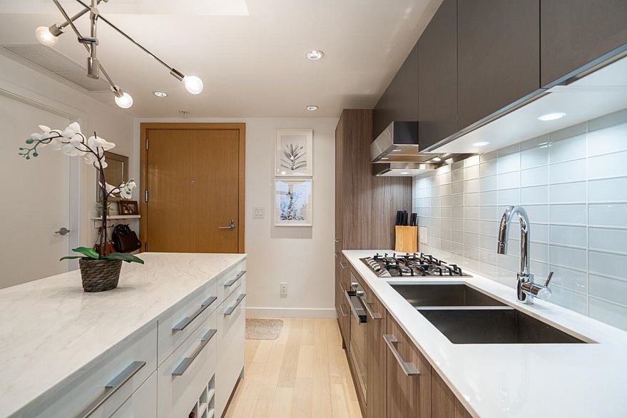 1106 4638 Gladstone Street