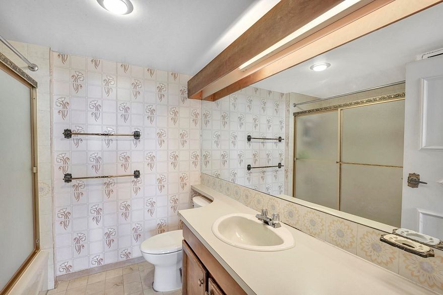 1104 2445 W 3rd Avenue