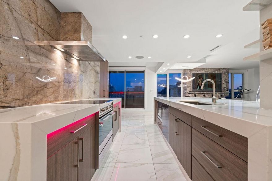 19A 199 Drake Street