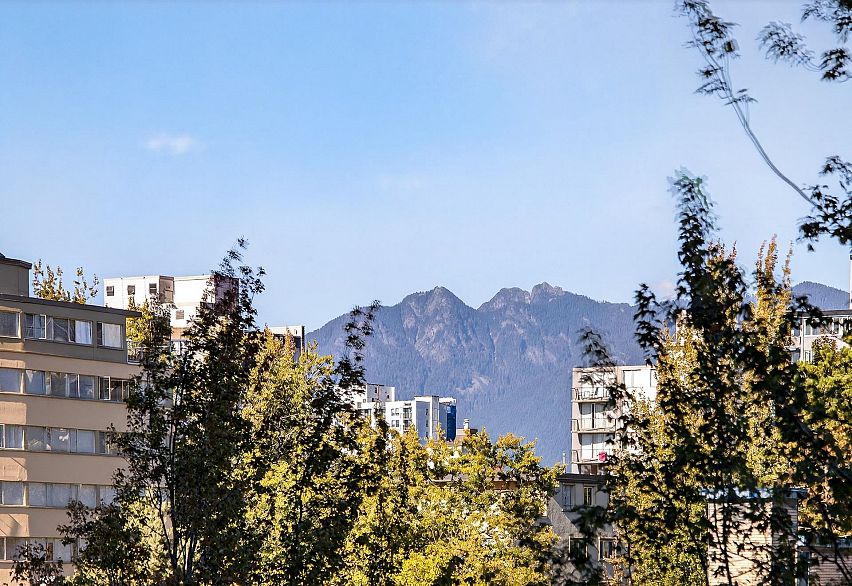 804 1330 Harwood Street