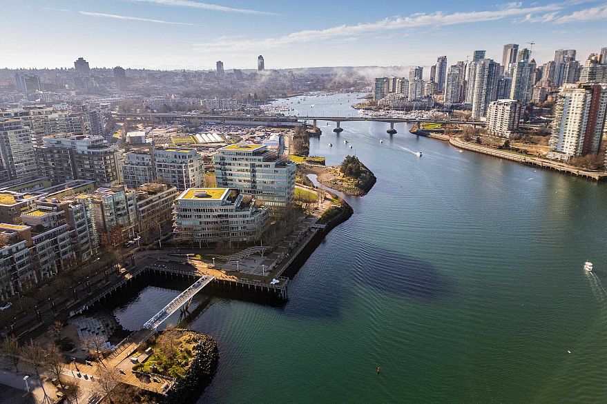 1702 1775 Quebec Street