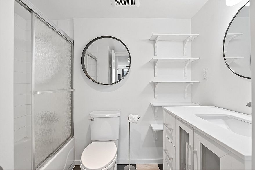 804 1330 Harwood Street